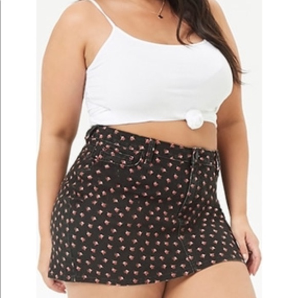 NWT Forever 21 Plus Rose Denim Skirt